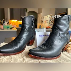 tecovas size 7b daisy booties